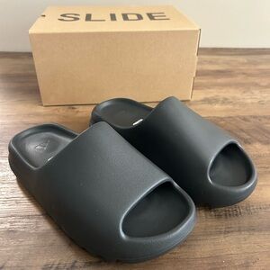 Adidas Yeezy Slides Onxy size 8